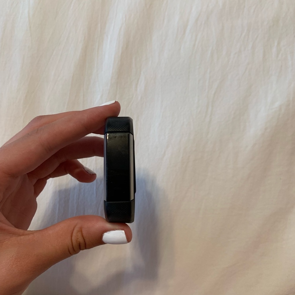 black fitbit alta